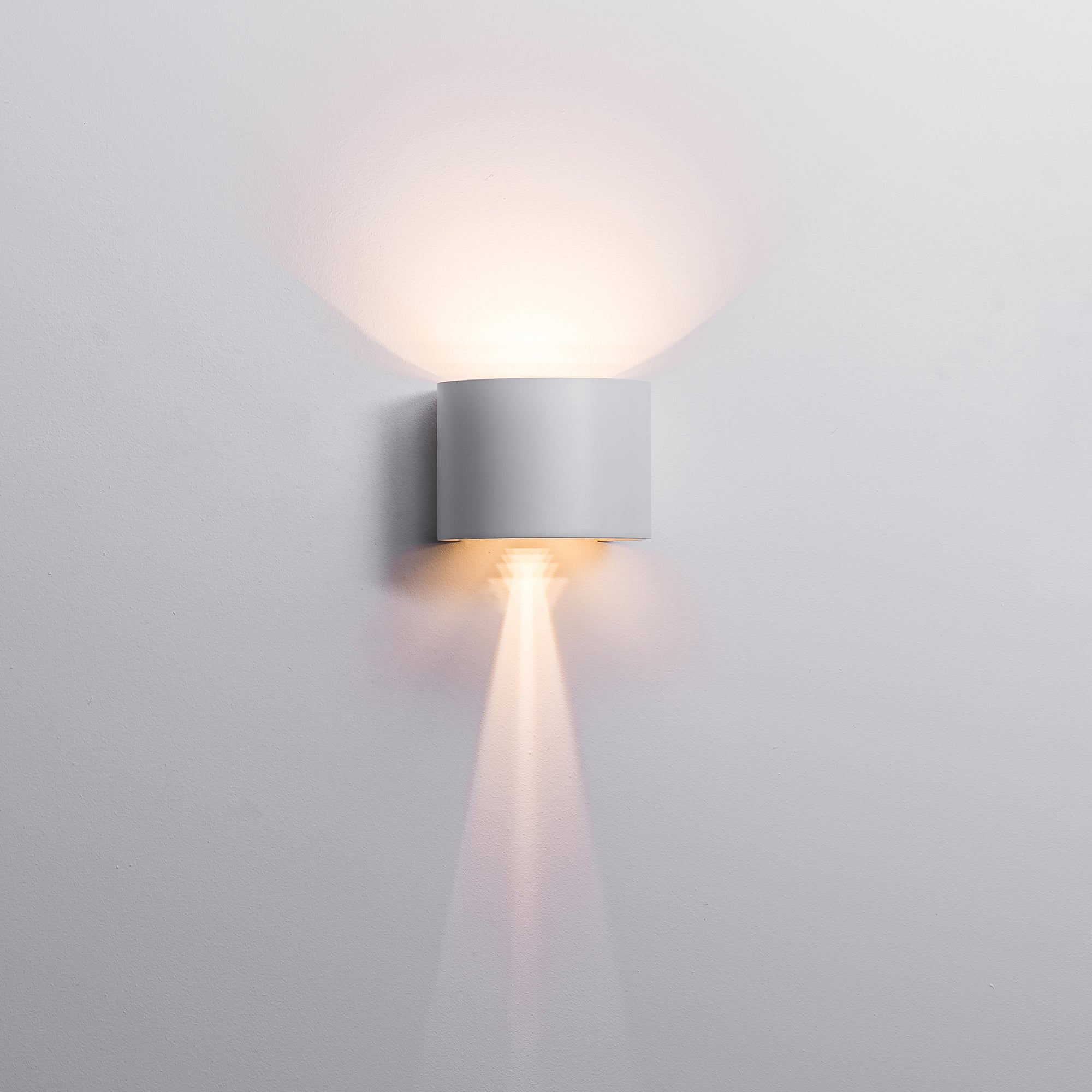 HV3658T-WHT-RND | HV3658T-WHT-RND-12V - Versa White Round Up & Down Wall Light