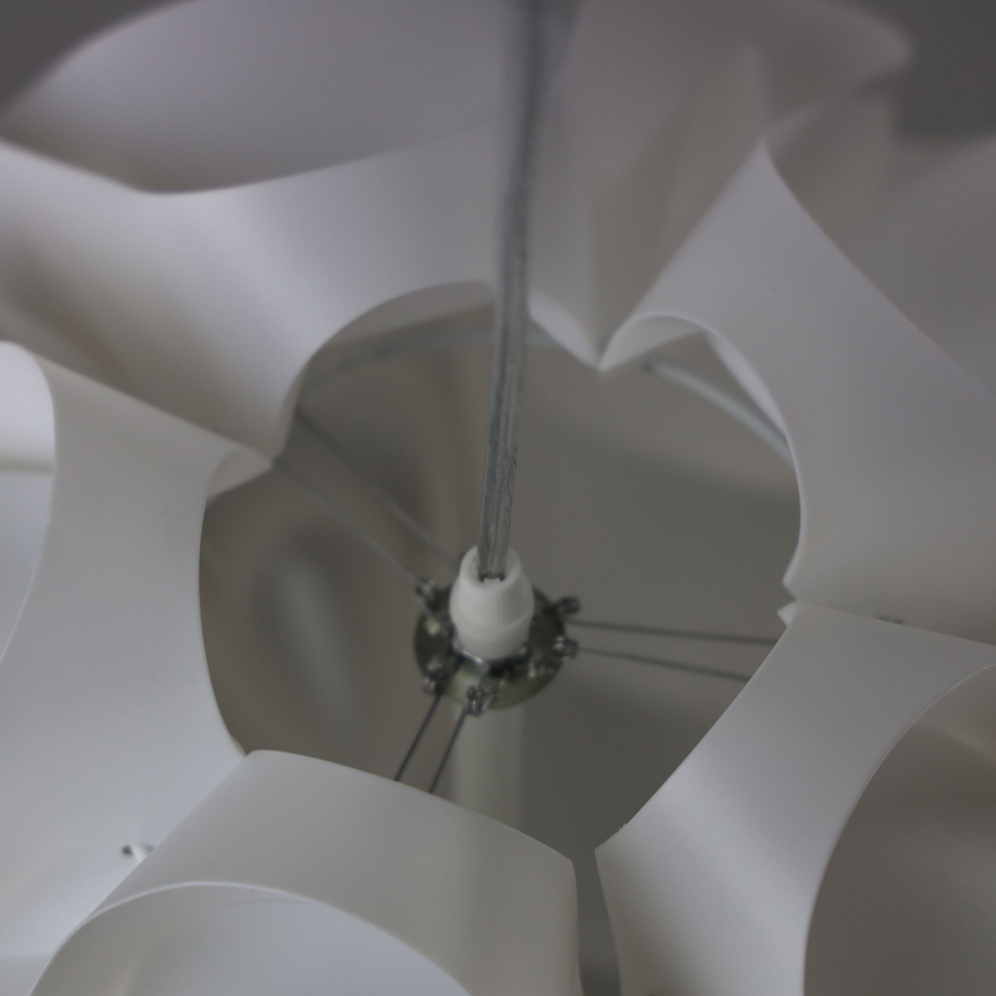 Chic.43 White Acrylic Retro Pendant