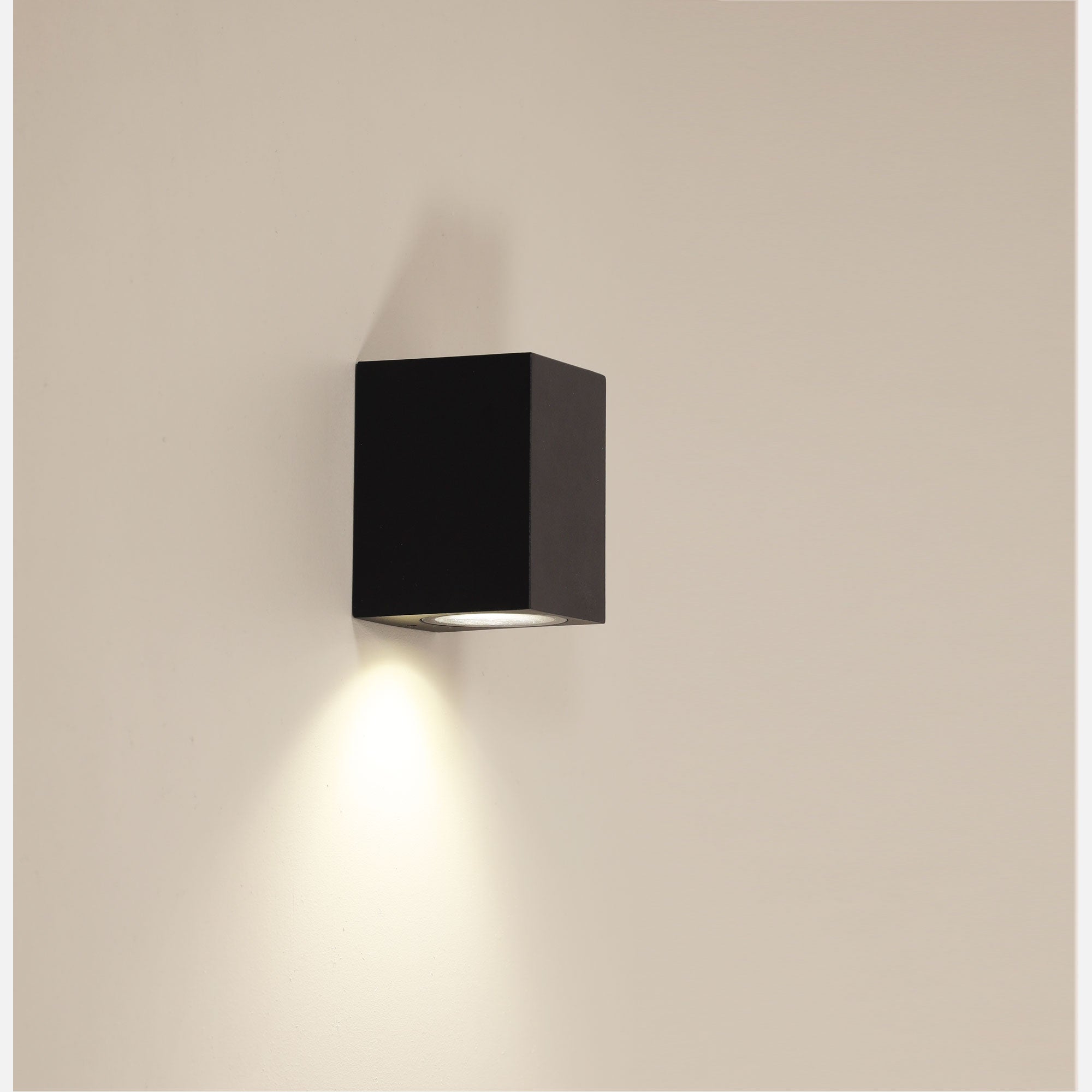 Atlas Black GU10 IP54 Fixed Down Wall Light