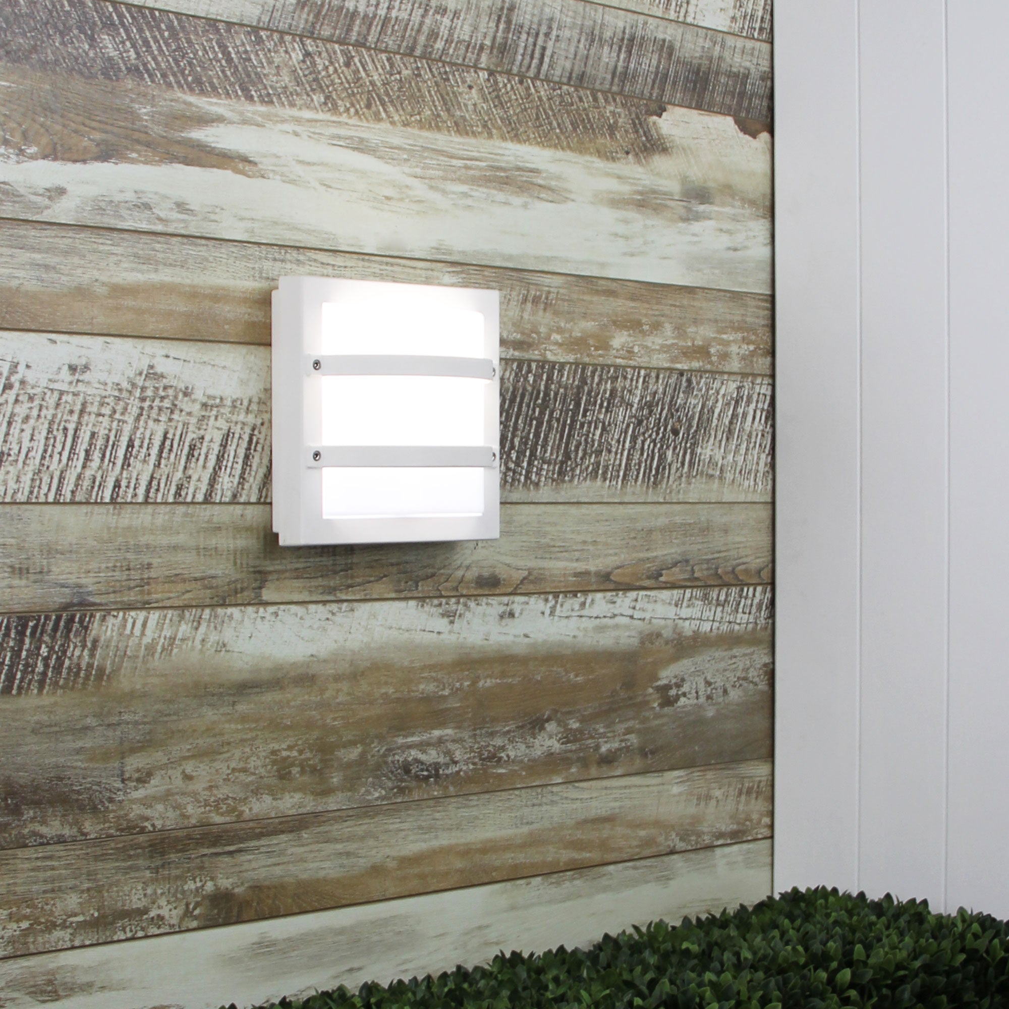 Largo White E27 IP65 Premium Outdoor Wall Light