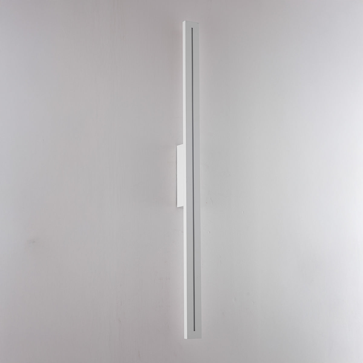 Edgar White 26W CCT IP54 1000mm External Wall Light