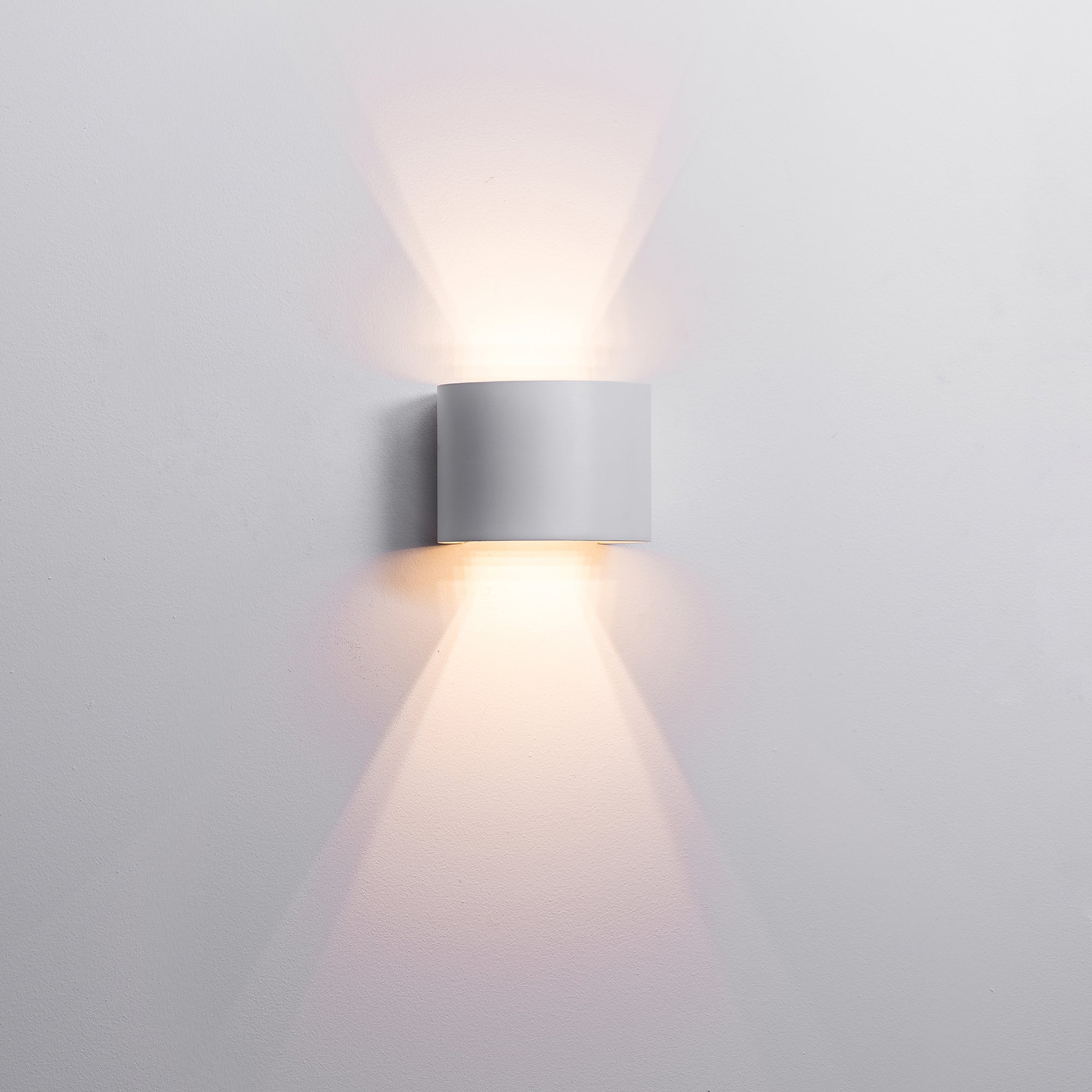 HV3658T-WHT-RND | HV3658T-WHT-RND-12V - Versa White Round Up & Down Wall Light