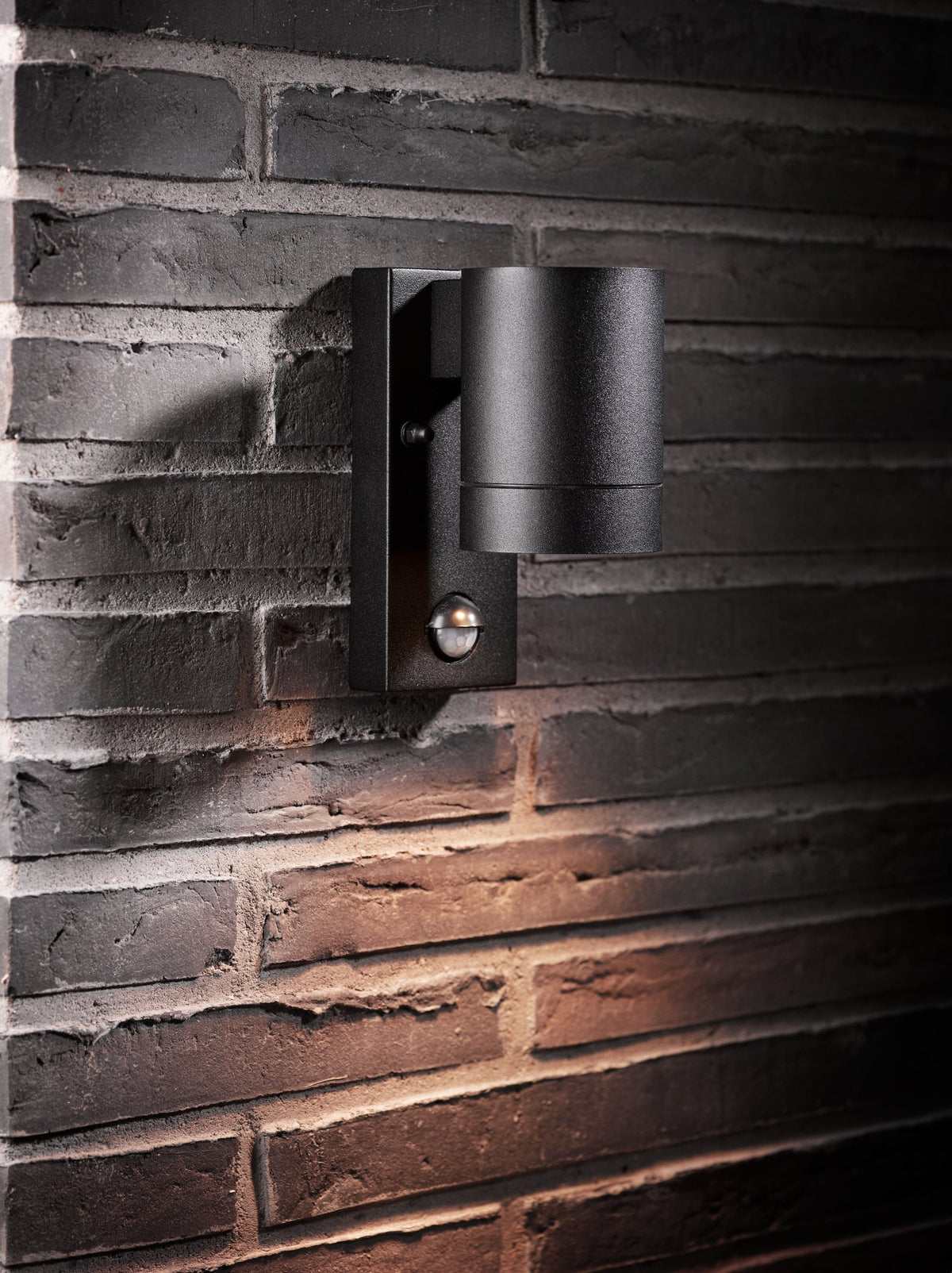 Tin Maxi w sensor Wall Light Black