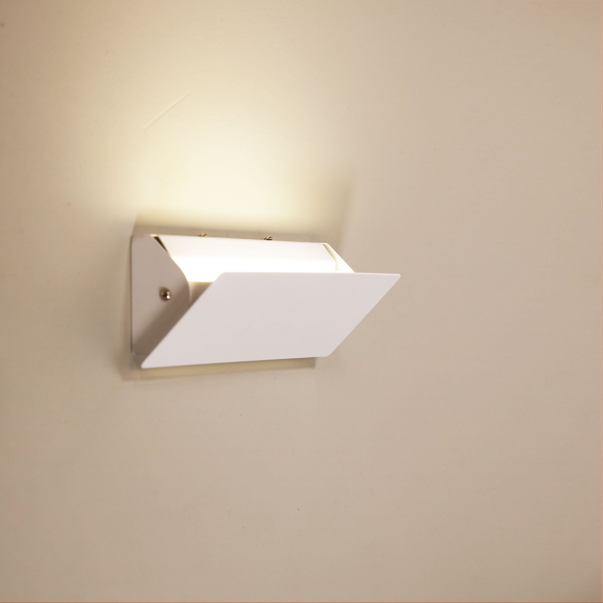 Nimmo White 8W CCT Adjustable LED Wall Light