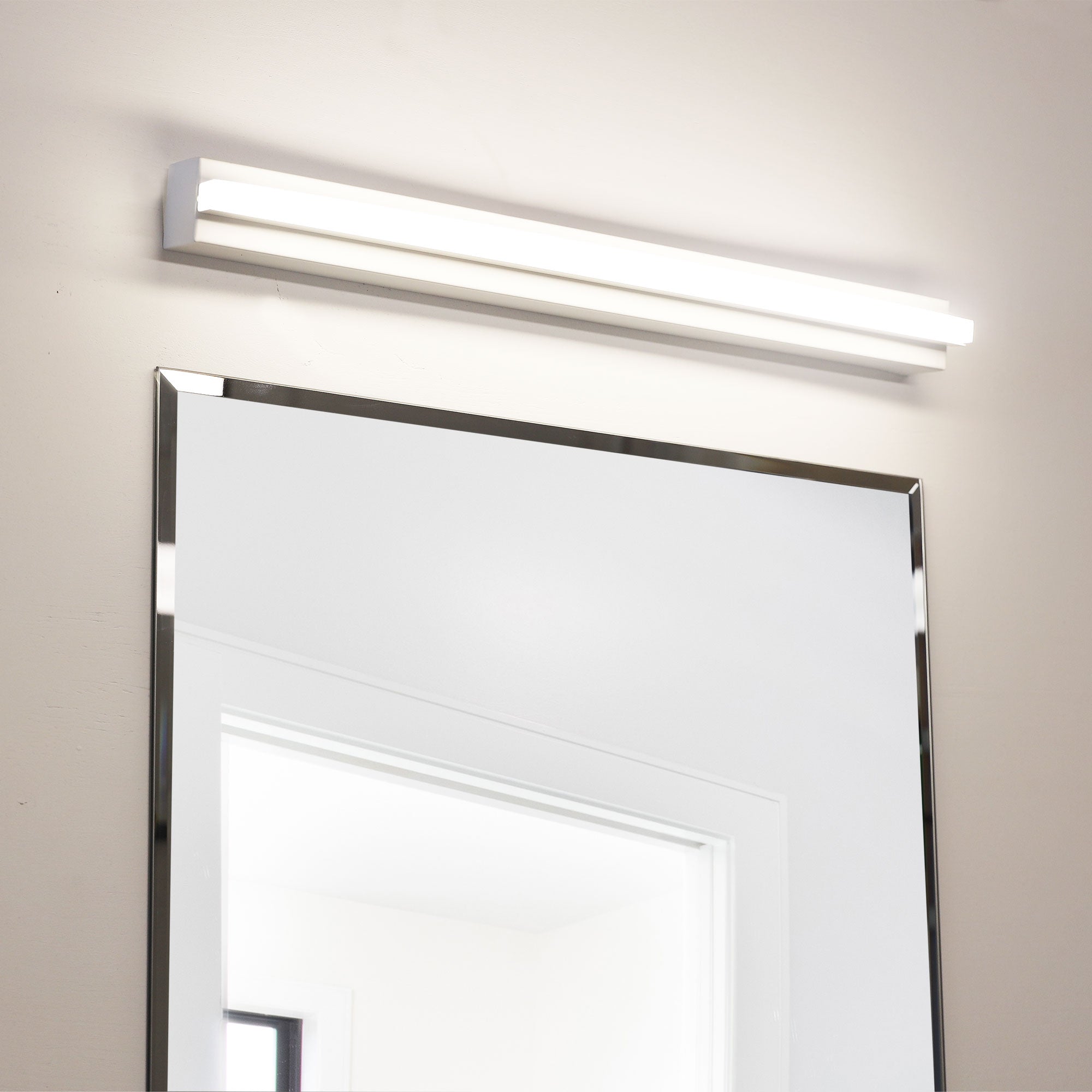 Gebo.60 White 16W CCT Vanity Light