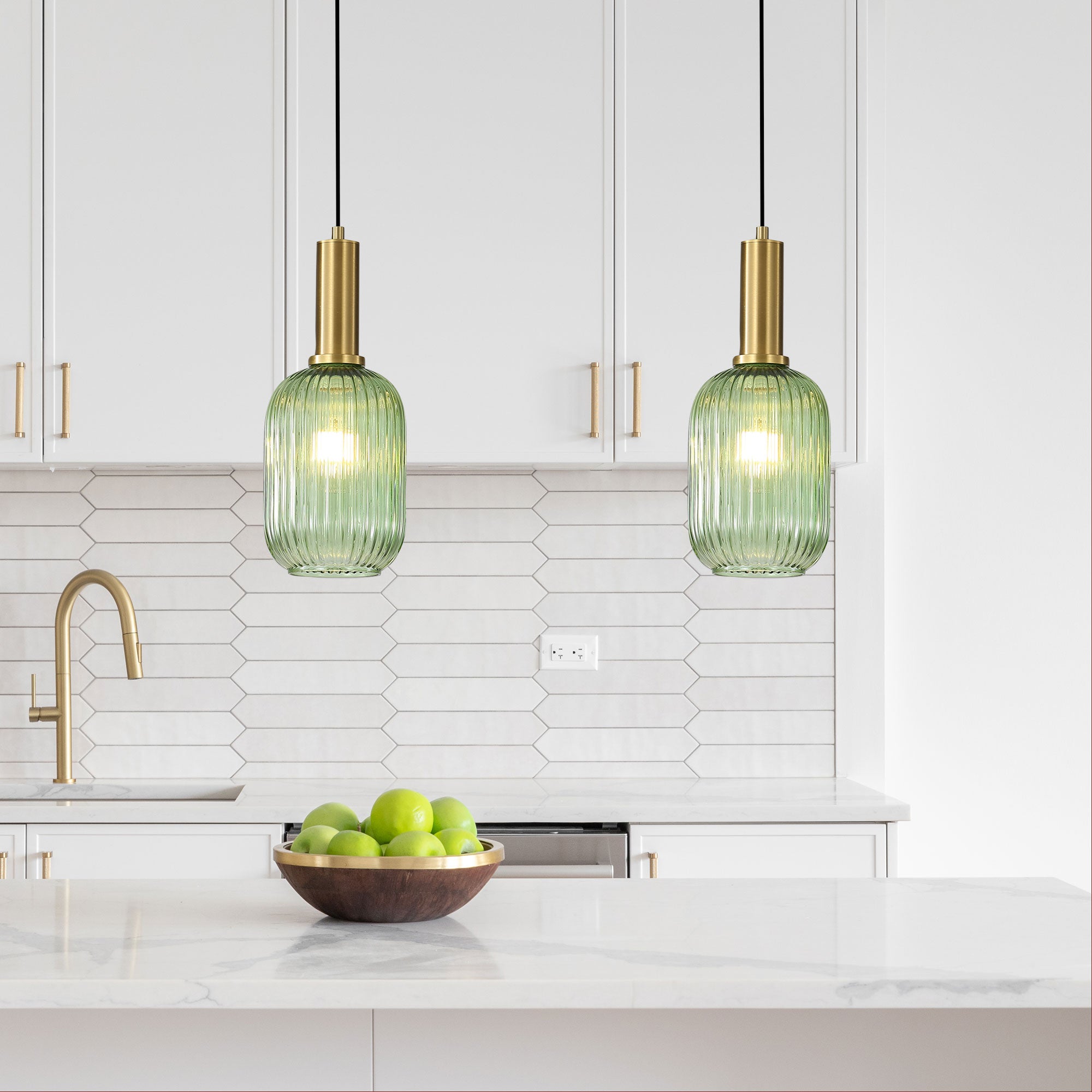 Luxe.130 Green Ribbed Glass Pendant Light