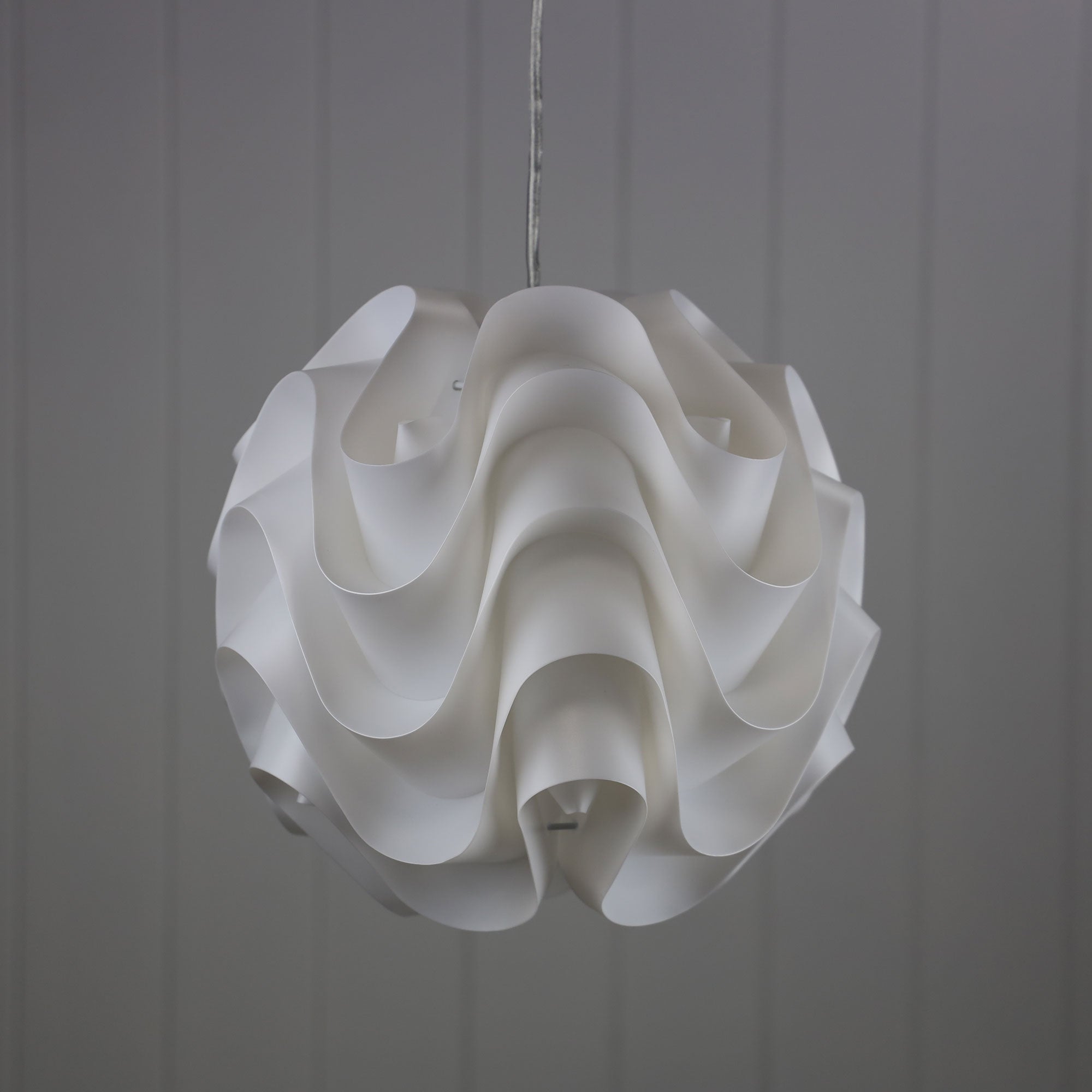 Chic.33 White Acrylic Retro Pendant