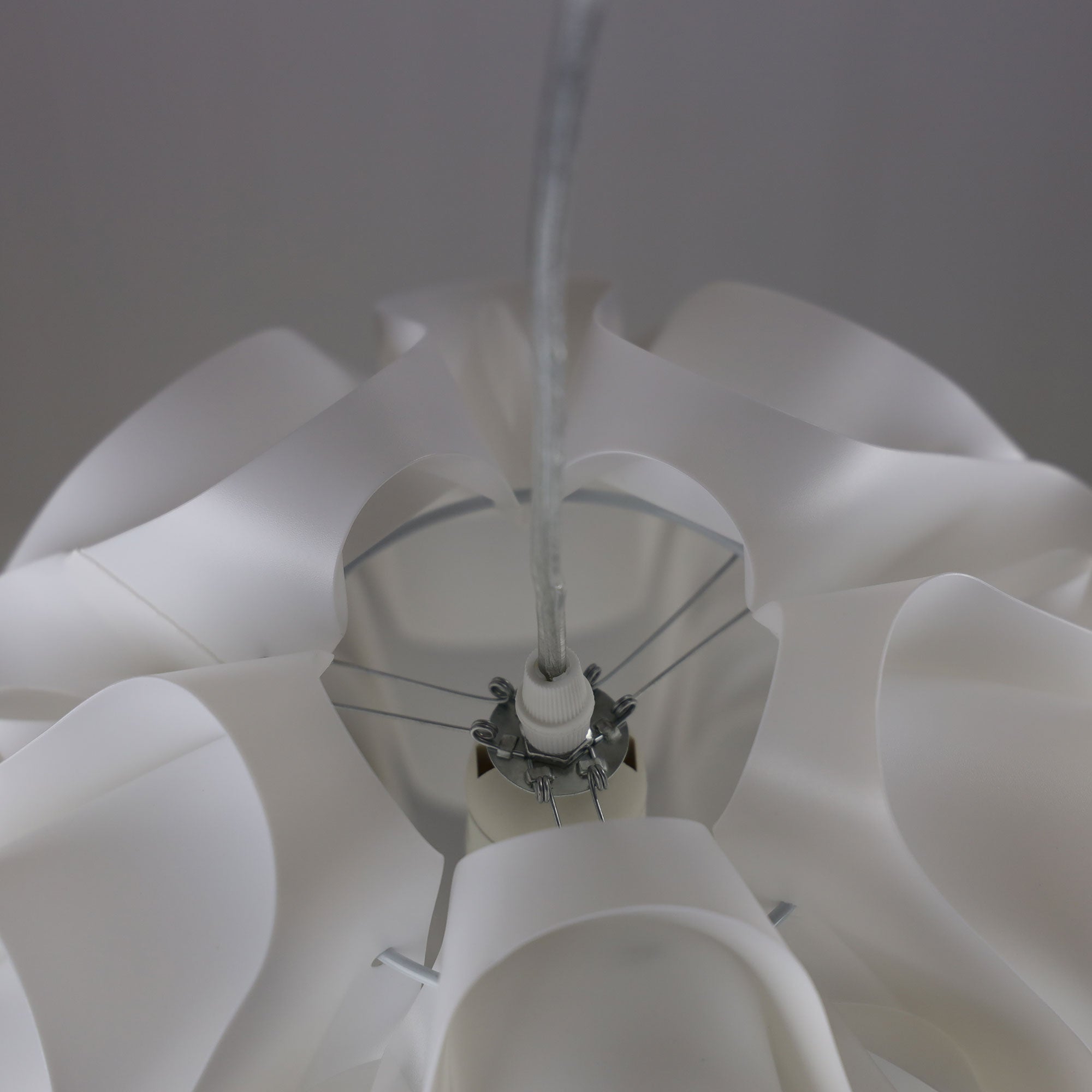 Chic.33 White Acrylic Retro Pendant