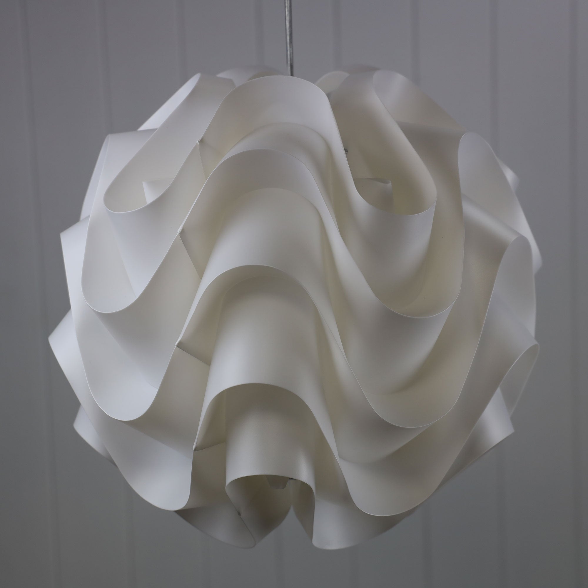 Chic.43 White Acrylic Retro Pendant