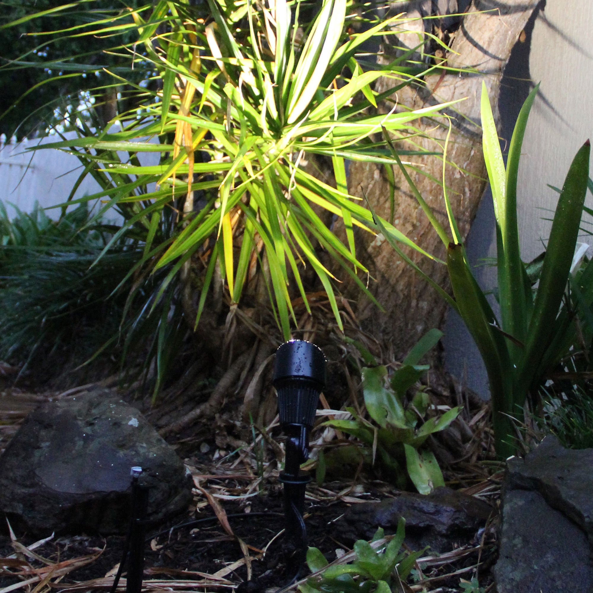 Thax Black 12V MR16 IP54 DIY Hooded Garden Spike