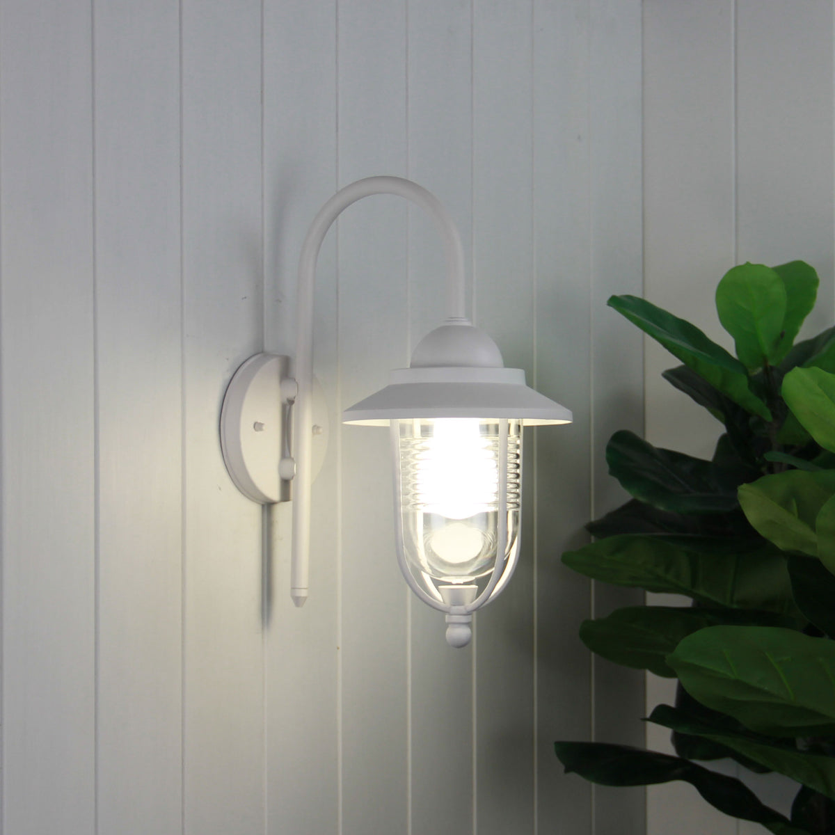 Domo White E27 IP44 Contemporary Coach Light