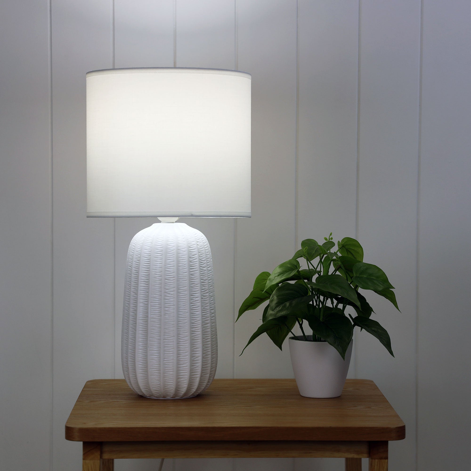 Benjy.25 White Ceramic & Fabric Table Lamp