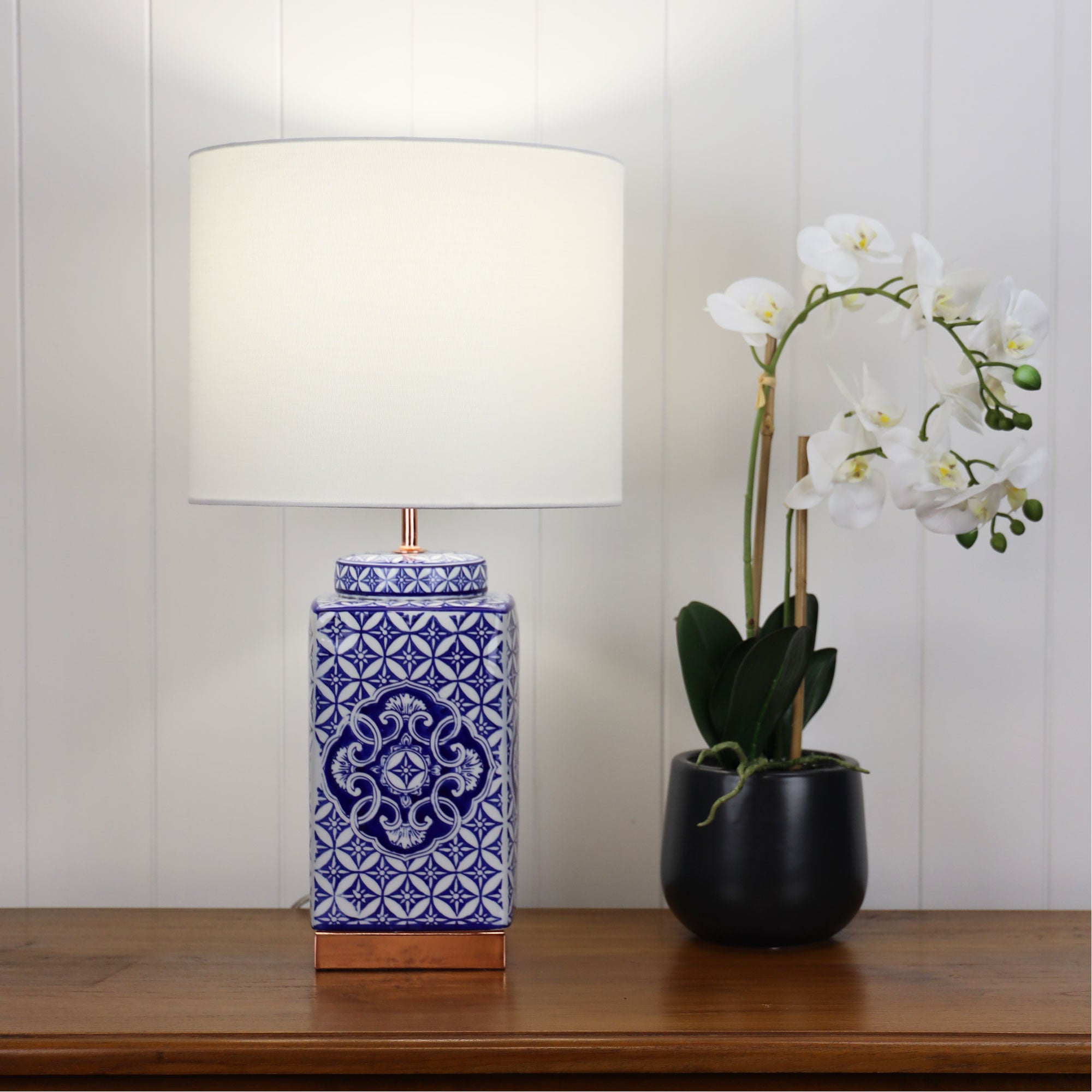 Xian Blue Ceramic & White Fabric Table Lamp