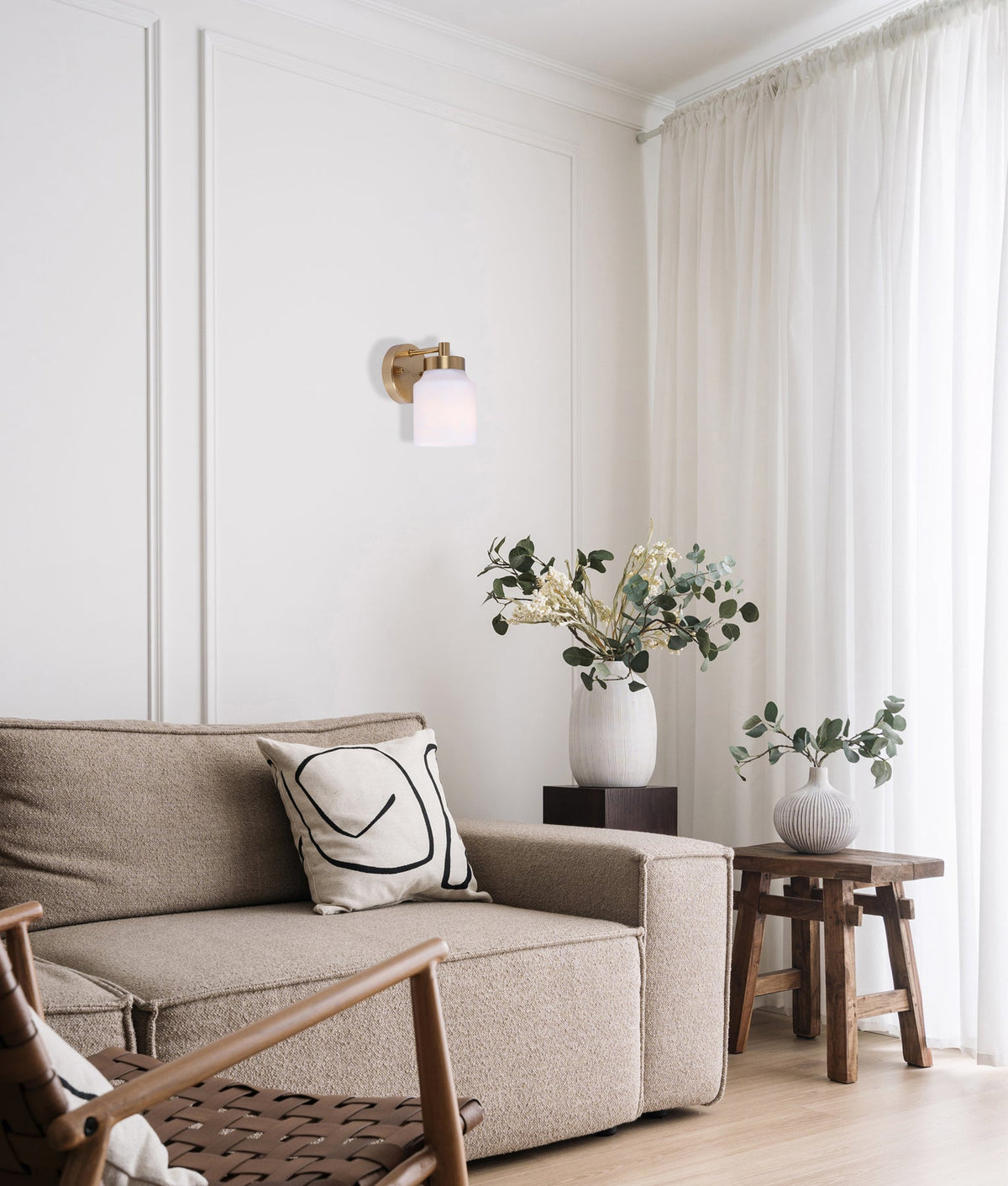 TUFO: Interior White Jar Alabaster with Brass Highlight Wall Light